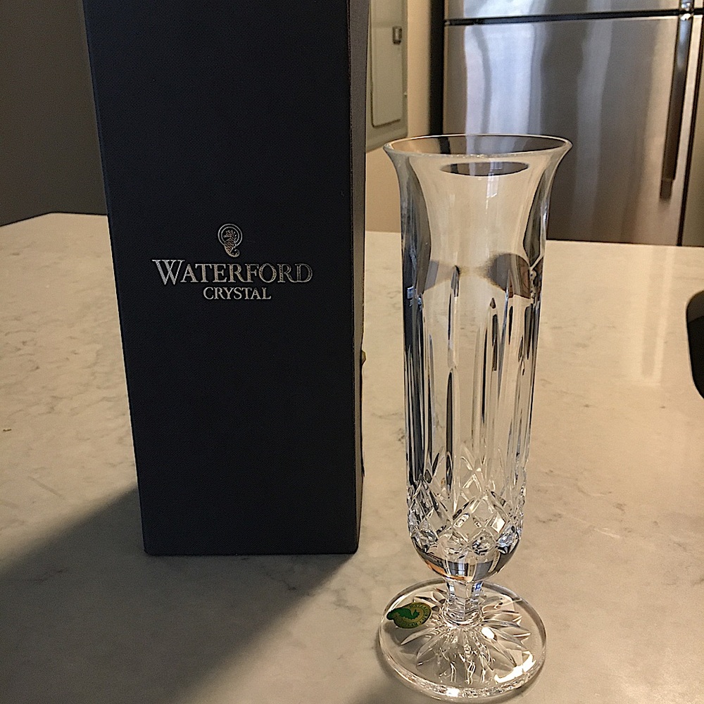 Waterford Crystal
Lismore 8" Crimson
Stem Bud Vase
Made in Germany